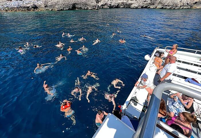 Giro dell’isola di Capri con sosta per il bagno