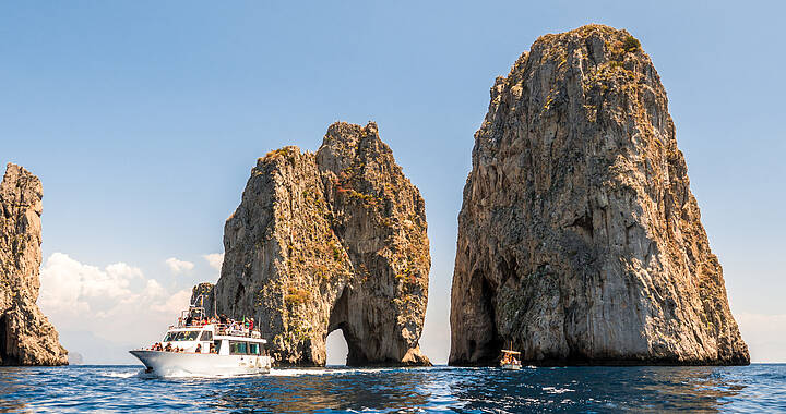 Boat Tours of Capri, Italy. Visit the Blue Grotto and tour the island