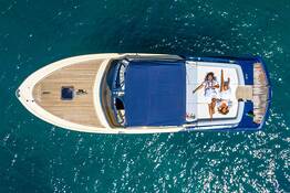 Luxury Yacht Tour on an Imago 32 