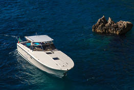Transfer privato da e per Capri in barca luxury