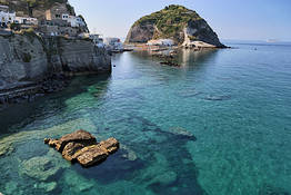 Ischia e Procida in barca, tour da Sorrento o Napoli