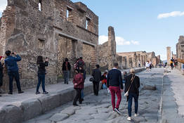 Driving Tour of Positano, Sorrento, and Pompeii 