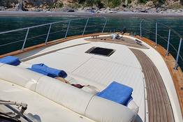 Tour privato di Capri in barca, su gozzo Aprea Mare 32