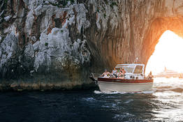 Tour in barca di Capri al tramonto e di notte 