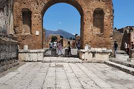 Pompeii Guided Tour, entrance fee  + Lunch included