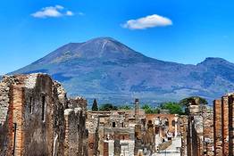 Skip the Line Pompeii and Vesuvius Guided Tour + Lunch