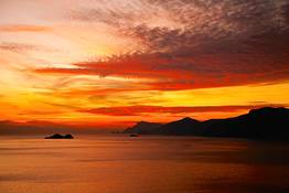 Golden Sorrento - Sunset Boat Tour Along the Coast
