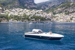 Capri and Amalfi Coast by Luxury Itama 40 "Distrazione"