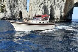 Capri Boat Tour on Board a 32-foot Fratelli Aprea 