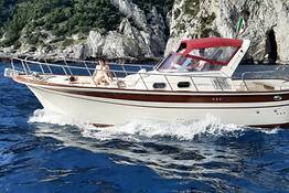Capri: tour in barca su Gozzo tipico! (2/3/4/8 ore)