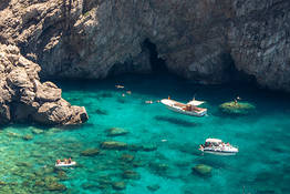 Da Sorrento a Capri in barca: tour di mezza giornata