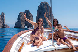 Giro di Capri in barca: VIP tour con Grotta Azzurra