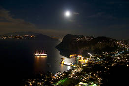 Tour in barca di Capri by night (dalla Costiera)