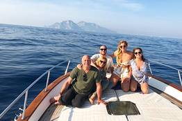 Capri: giornata in barca privata con skipper