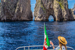 Dazzling Capri Tour by Luxury Yacht or Gozzo