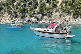 Amalfi Coast Boat Tour with a Fratelli Aprea 32 Gozzo