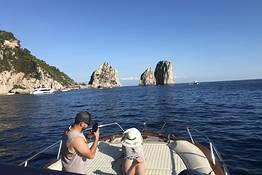 Day tour in barca a Capri + pranzo nella baia di Nerano