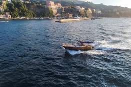 Esperienza in barca al tramonto a Sorrento