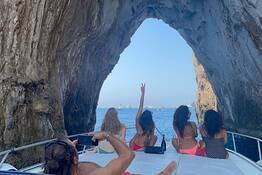 Tour privato di Capri in barca, con colazione a bordo