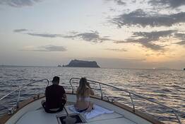 Tour privato in barca al tramonto a Capri o Sorrento
