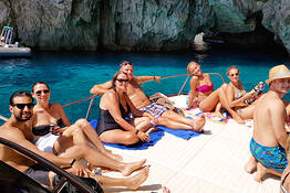 Tour di Capri in barca con visita della Grotta Azzurra 
