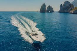 Tour esclusivo di Capri con motoscafo Itama 38