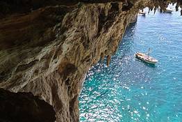 Full-Day Private Capri Boat Tour from Sorrento -7 Hours