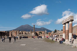 Transfer Roma-Naples-Sorrento + Pompeii Stop